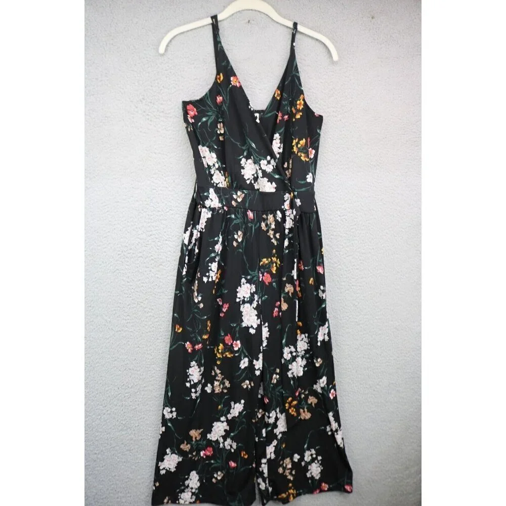 Kaileigh V-Neck Strappy Jumpsuit-Medium-Whimsigoth-Pockets-Wide Leg-Cropped